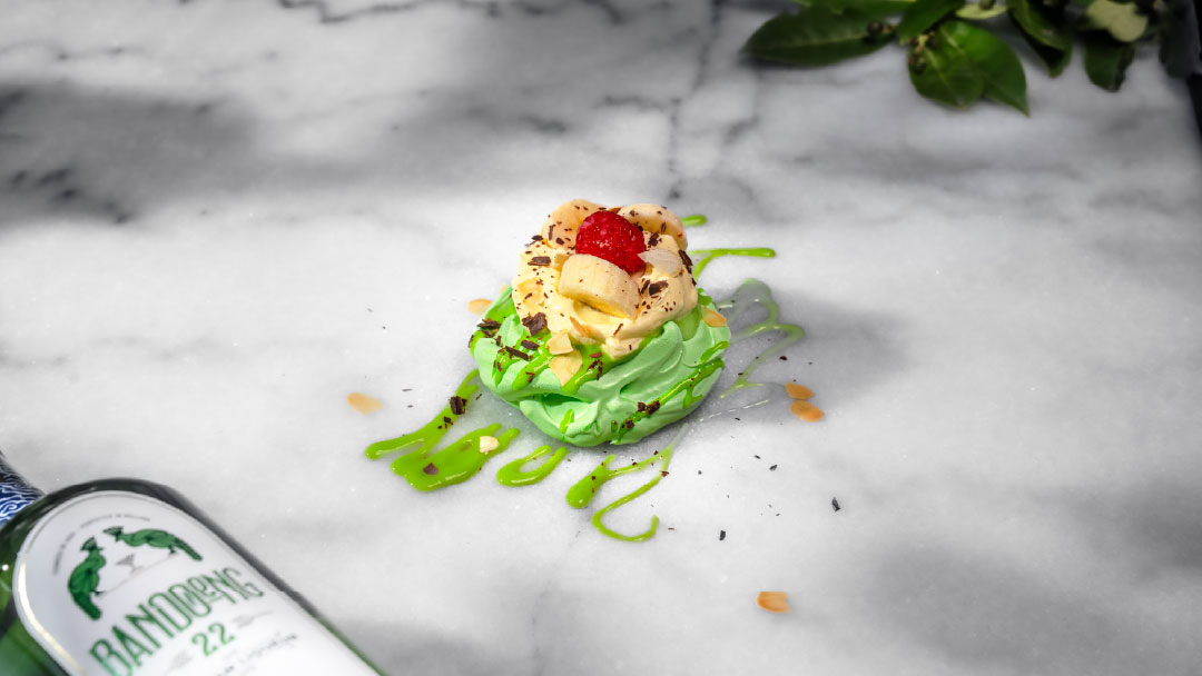 Mini boozy pandan pavlovas