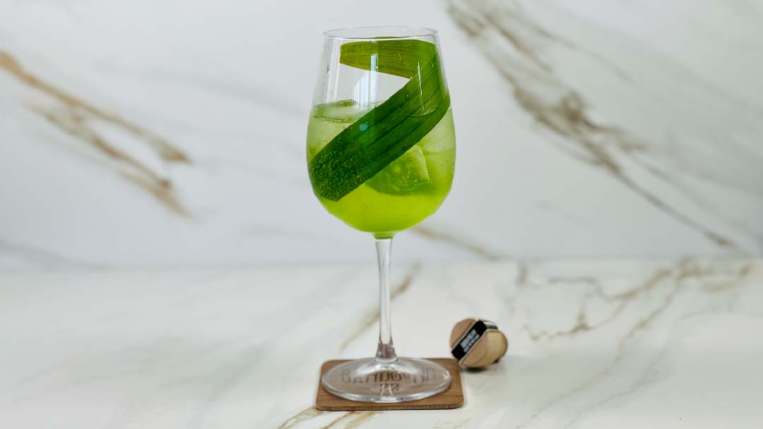 bandoeng22-pandan-fizz-cocktail Pandan fizz highball cocktail recipe with Bandoeng'22 pandan liqueur